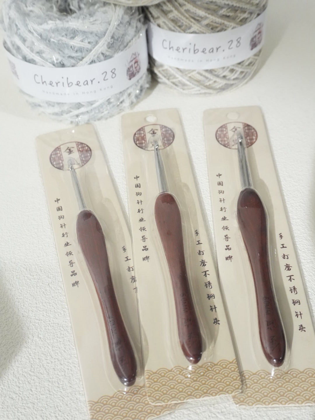 金嵐血檀木柄鈎針 (Jinlan Blood Sandalwood Crochet Hook) 請注意發貨安排 Please note the shipping arrangements